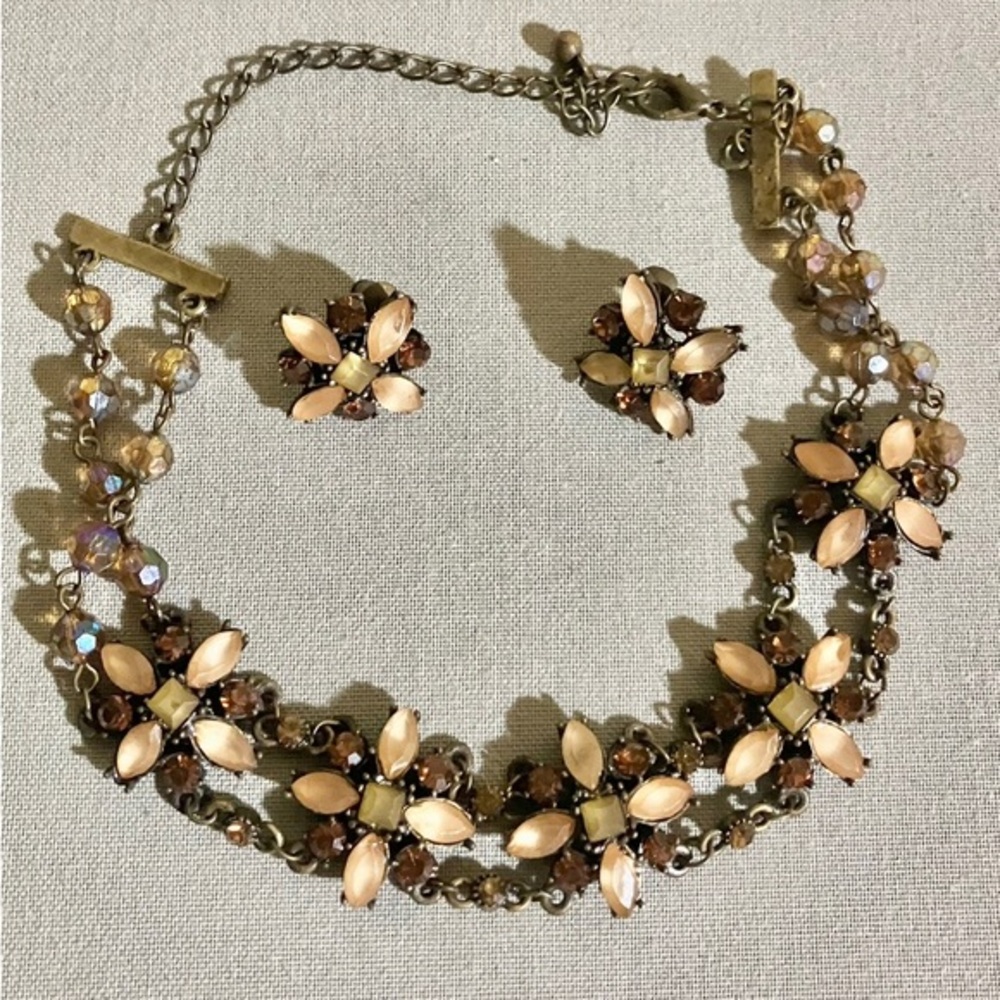 1990’s  Vintage jewelry- 1999 brown/tan sparkle choker w/ matching stud earrings